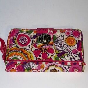 💲Vera Bradley, quilted wallet.